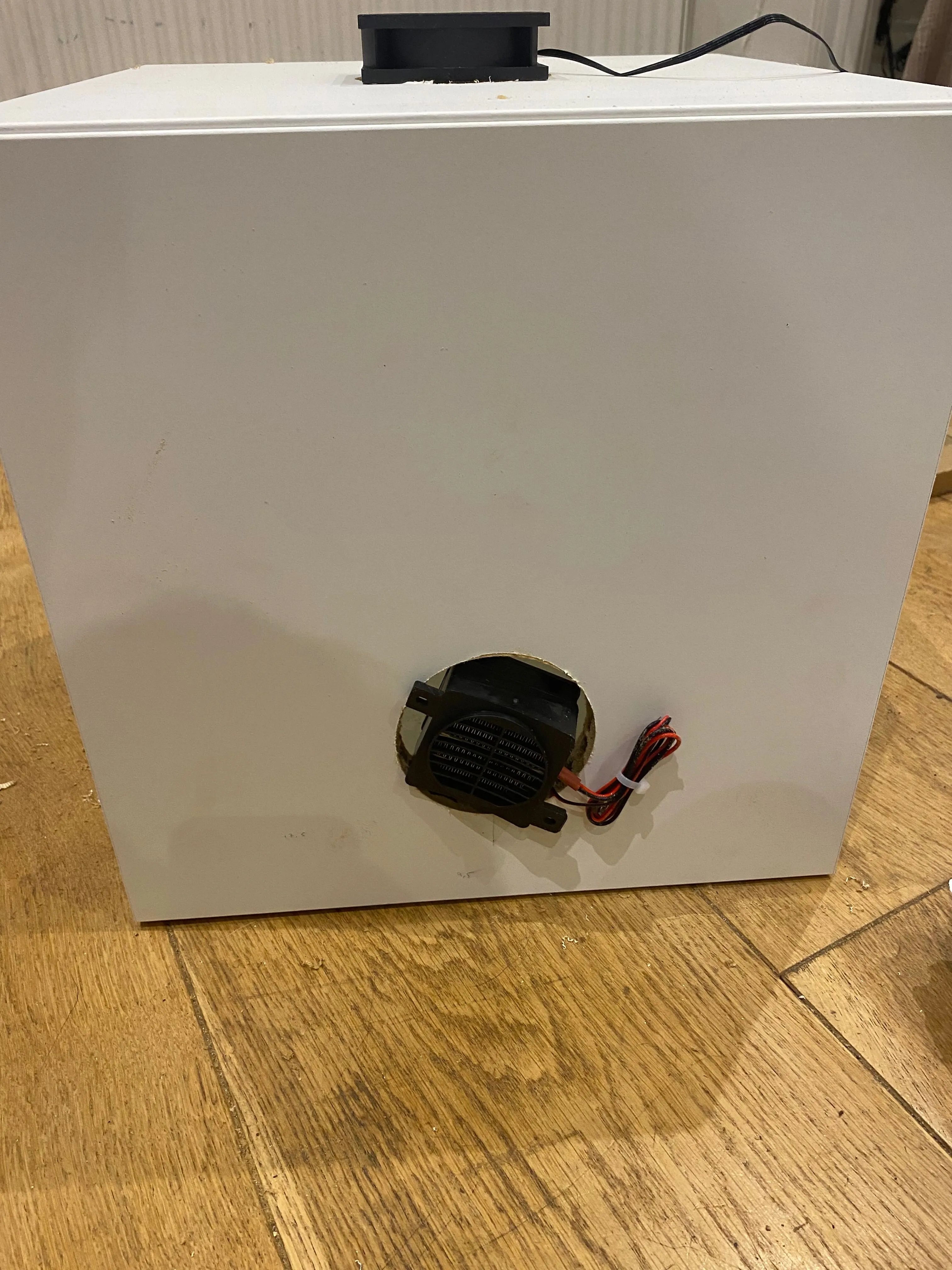 The EKET box with the Arctic P8 fan mounted on top and the PTC heater in the side wall